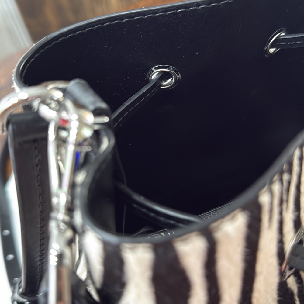MICHAEL KORS Mercer Gallery Satchel Bucket - Picture 14 of 15